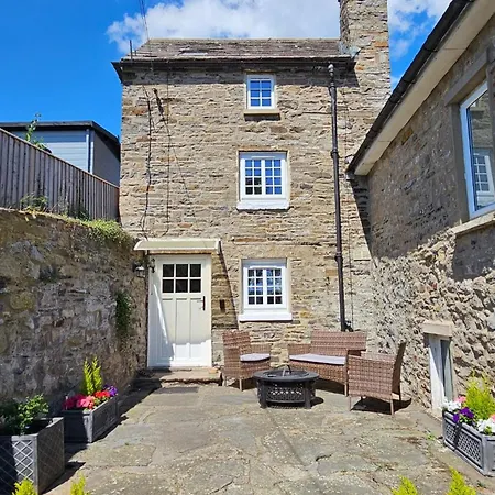Puzzle Cottage, Quirky Dales For 2 *